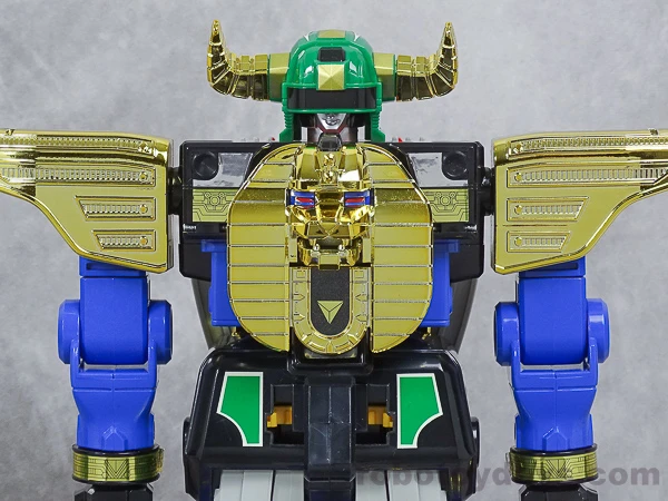 Original DX Ohranger Robo wearing Horn Head, with its unchanged gold lion chest and blue arms.