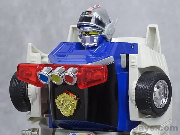 Original DX Sirender close view with the helmet visor lifted, exposing yellow eyes.